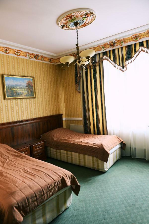 Hotel Ksiaze Poniatowski Lesznowola  Экстерьер фото
